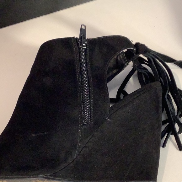 Express Black Faux Suede Wedge Heel Open Toe Fringe Boho Shoe Bootie Sz 9 - Picture 12 of 12